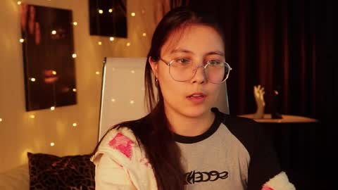 Snapshot of elisonavergarden chatting on 04/16/26, 03:35 Elison online show from 04/16/26, 03:35