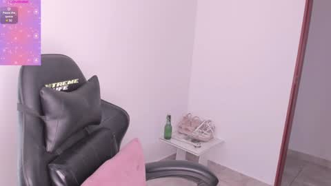 Snapshot of elissa_dominguez chatting on 02/04/25, 12:40 Elissa online show from 02/04/25, 12:40