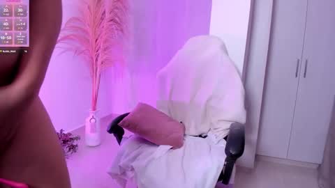 Snapshot of elissa_dominguez chatting on 10/06/25, 02:31 Elissa online show from 10/06/25, 02:31