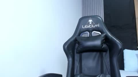 Snapshot of elissa_iris chatting on 01/16/25, 07:10 E L I S S A online show from 01/16/25, 07:10