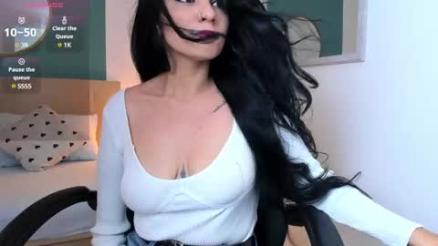 Snapshot of elissa_iris chatting on 03/09/25, 02:07 E L I S S A online show from 03/09/25, 02:07