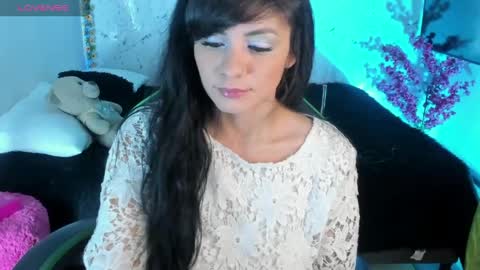 Snapshot of elissa_iris chatting on 06/04/26, 02:17 E L I S S A online show from 06/04/26, 02:17