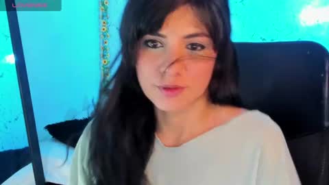 Snapshot of elissa_iris chatting on 06/16/26, 01:08 E L I S S A online show from 06/16/26, 01:08