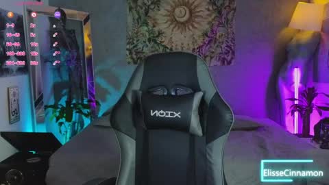 Snapshot of elissecinnamon_ chatting on 04/19/26, 02:55 Elissecinnamon online show from 04/19/26, 02:55