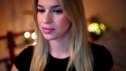 Snapshot of elister_alison chatting on 10/01/25, 11:38 Sunflower online show from 10/01/25, 11:38