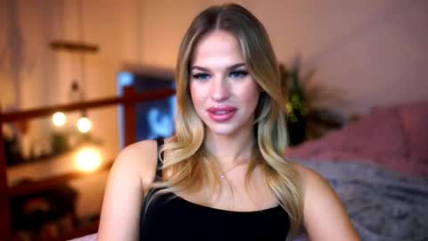 Snapshot of elister_alison chatting on 11/09/25, 05:44 Sunflower online show from 11/09/25, 05:44