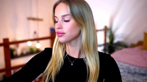 Sunflower  online show from 11/19/25, 05:24