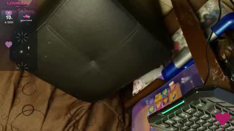 Snapshot of elisuarez_ chatting on 11/02/25, 06:16 Eliss online show from 11/02/25, 06:16