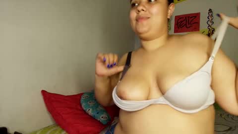 Snapshot of elisuarez_ chatting on 11/26/25, 06:03 Eliss online show from 11/26/25, 06:03