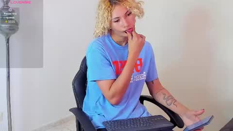Snapshot of elite__models chatting on 07/19/26, 07:50 Valentino Konny y Jhon online show from 07/19/26, 07:50