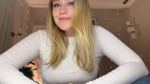 Snapshot of elixiirr chatting on 03/10/26, 11:10 Stephanie online show from 03/10/26, 11:10