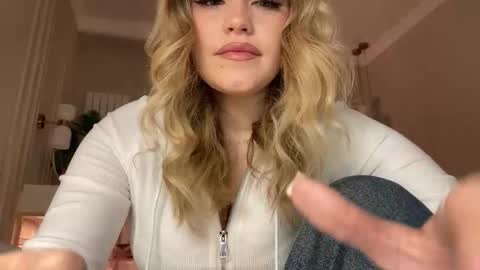 Snapshot of elixiirr chatting on 03/29/26, 08:09 Stephanie online show from 03/29/26, 08:09