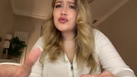 Snapshot of elixiirr chatting on 04/01/26, 08:17 Stephanie online show from 04/01/26, 08:17