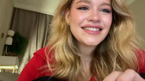 Snapshot of elixiirr chatting on 04/06/26, 08:54 Stephanie online show from 04/06/26, 08:54