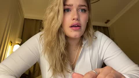 Snapshot of elixiirr chatting on 04/17/26, 07:28 Stephanie online show from 04/17/26, 07:28