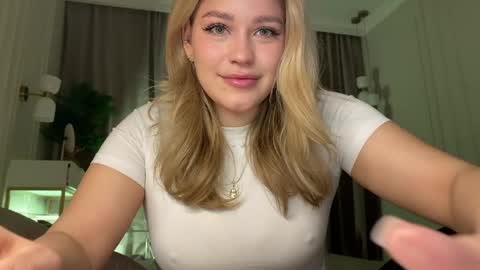 Snapshot of elixiirr chatting on 04/24/26, 08:00 Stephanie online show from 04/24/26, 08:00