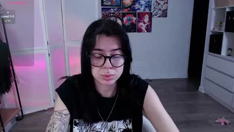 Snapshot of eliza_benet_ chatting on 01/22/25, 01:31 Ari online show from 01/22/25, 01:31