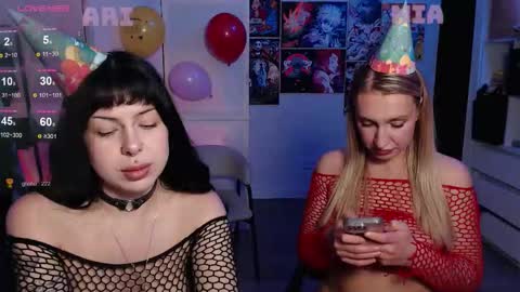 Snapshot of eliza_benet_ chatting on 10/17/25, 03:14 Ari online show from 10/17/25, 03:14