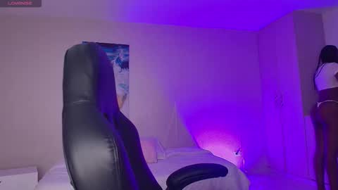 Snapshot of eliza_eup69 chatting on 10/17/25, 11:57 ELIZA online show from 10/17/25, 11:57