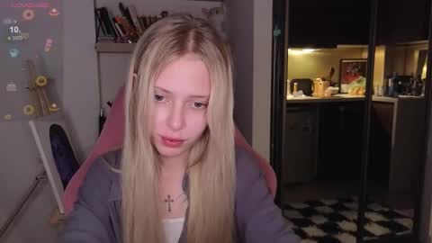 Elizabeth online show from 12/17/25, 02:45