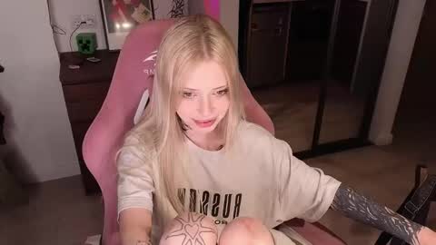 Snapshot of eliza_sadcat chatting on 03/26/26, 05:07 Elizabeth online show from 03/26/26, 05:07