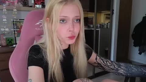 Snapshot of eliza_sadcat chatting on 04/15/26, 03:08 Elizabeth online show from 04/15/26, 03:08