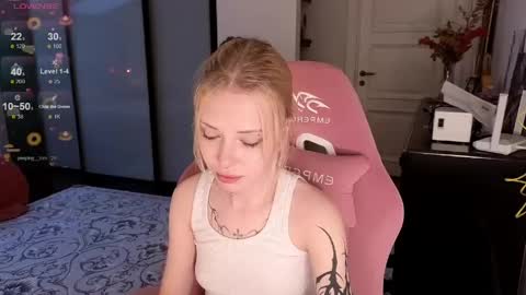 Snapshot of eliza_sadcat chatting on 05/13/26, 06:05 Elizabeth online show from 05/13/26, 06:05