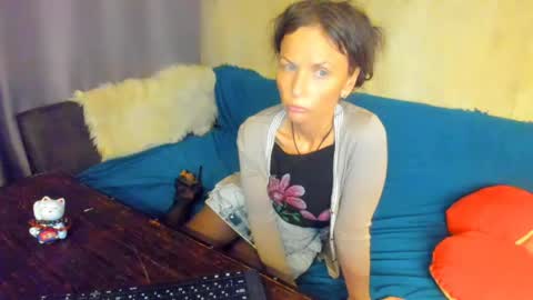 Snapshot of elizabe_th chatting on 05/10/26, 10:37 Elizabethangel online show from 05/10/26, 10:37