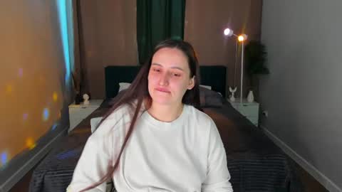 Snapshot of elizabet_collins chatting on 06/27/26, 02:05 Elizabet online show from 06/27/26, 02:05