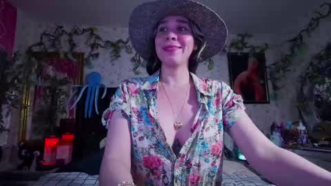 Elizabeth online show from 09/14/25, 01:32