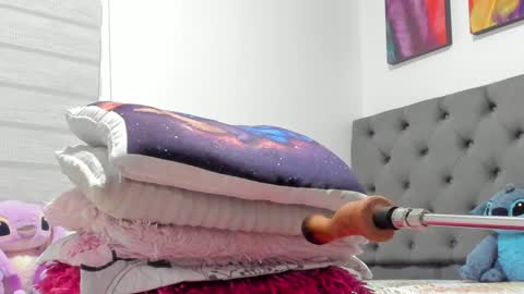 Snapshot of elizabeth_18_ chatting on 01/19/25, 06:20 ELIZA online show from 01/19/25, 06:20