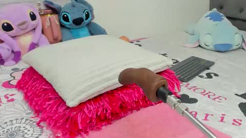 Snapshot of elizabeth_18_ chatting on 11/01/25, 04:14 ELIZA online show from 11/01/25, 04:14