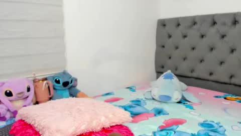 Snapshot of elizabeth_18_ chatting on 11/02/25, 04:37 ELIZA online show from 11/02/25, 04:37