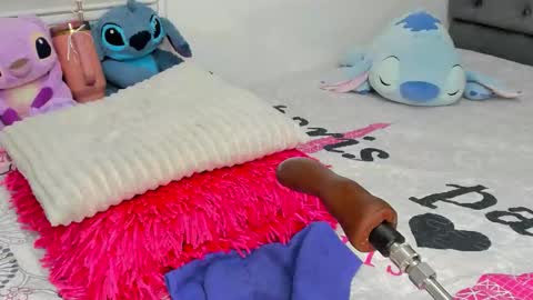 Snapshot of elizabeth_18_ chatting on 11/20/25, 04:01 ELIZA online show from 11/20/25, 04:01