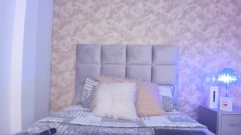 Snapshot of elizabeth_colleman chatting on 01/27/25, 09:11 Elizabeth online show from 01/27/25, 09:11