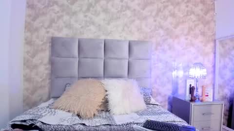 Snapshot of elizabeth_colleman chatting on 02/10/25, 12:52 Elizabeth online show from 02/10/25, 12:52