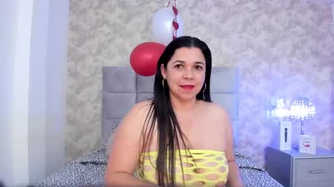 Snapshot of elizabeth_colleman chatting on 02/21/25, 01:22 Elizabeth online show from 02/21/25, 01:22