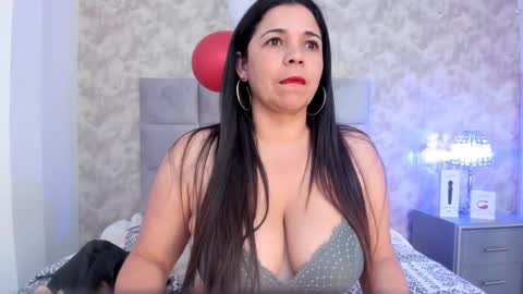 Snapshot of elizabeth_colleman chatting on 03/03/25, 01:10 Elizabeth online show from 03/03/25, 01:10