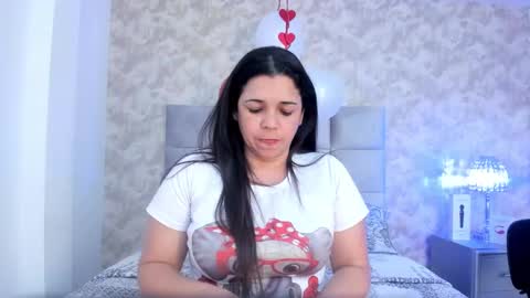 Snapshot of elizabeth_colleman chatting on 03/03/25, 09:15 Elizabeth online show from 03/03/25, 09:15