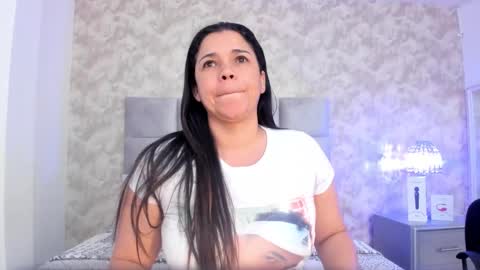 Snapshot of elizabeth_colleman chatting on 03/06/25, 07:54 Elizabeth online show from 03/06/25, 07:54