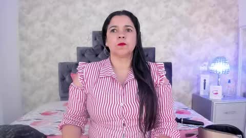 Snapshot of elizabeth_colleman chatting on 10/16/25, 10:44 Elizabeth online show from 10/16/25, 10:44