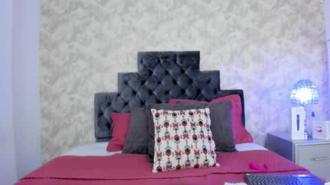 Snapshot of elizabeth_colleman chatting on 12/15/25, 09:08 Elizabeth online show from 12/15/25, 09:08