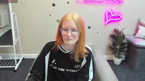 Snapshot of elizabeth_harpper chatting on 01/17/25, 08:56 Elizabeth online show from 01/17/25, 08:56