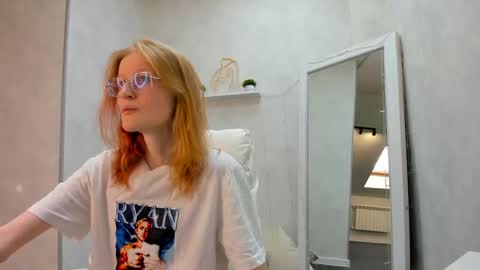 Snapshot of elizabeth_harpper chatting on 02/02/25, 08:02 Elizabeth online show from 02/02/25, 08:02