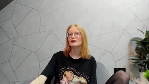 Snapshot of elizabeth_harpper chatting on 02/13/25, 08:27 Elizabeth online show from 02/13/25, 08:27