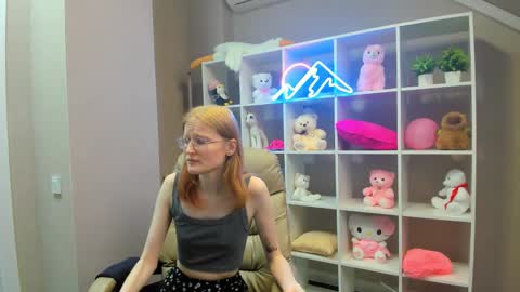 Snapshot of elizabeth_harpper chatting on 02/28/25, 09:15 Elizabeth online show from 02/28/25, 09:15