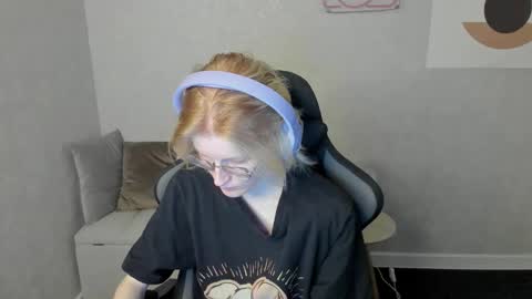 Snapshot of elizabeth_harpper chatting on 09/17/25, 01:18 Elizabeth online show from 09/17/25, 01:18