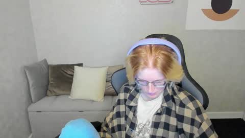 Snapshot of elizabeth_harpper chatting on 09/23/25, 01:52 Elizabeth online show from 09/23/25, 01:52