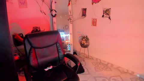 Elizabeth Martinez online show from 10/20/25, 06:19