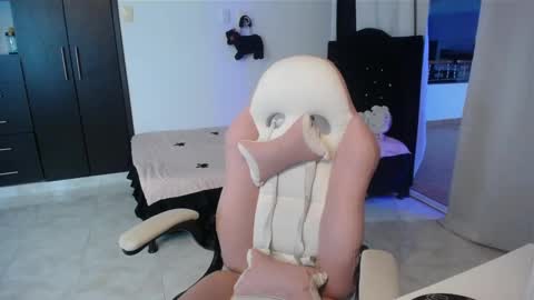 Snapshot of elizabeth_rose02 chatting on 10/09/25, 11:25 Elizabeth online show from 10/09/25, 11:25